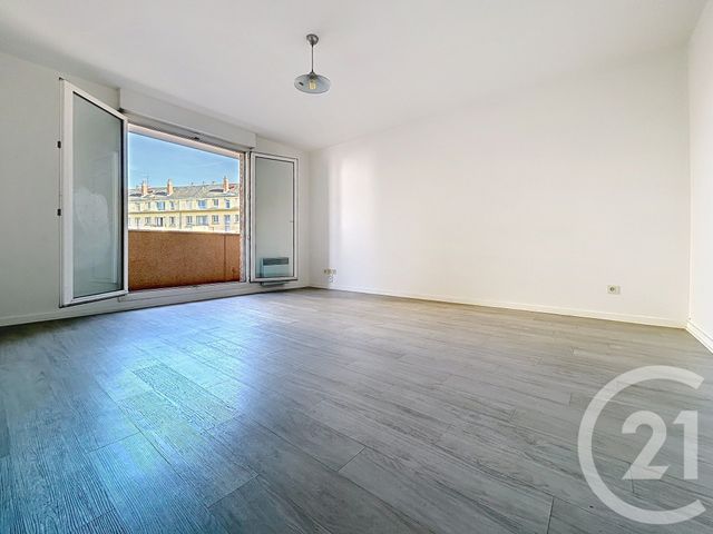 Afficher la photo en grand Appartement à vendre - 2 pièces - 50 m2 - Le Kremlin Bicetre - 94 - ILE-DE-FRANCE