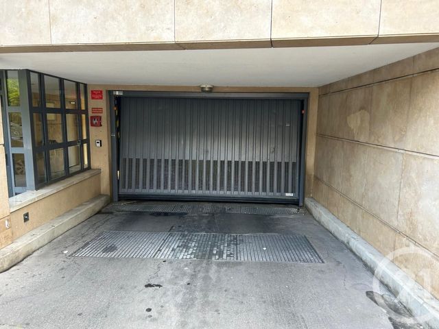 Parking à louer - 12 m2 - Le Kremlin Bicetre - 94 - ILE-DE-FRANCE