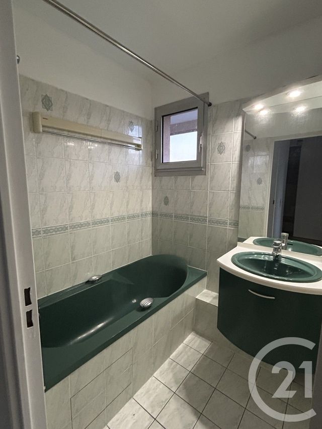 Appartement F3 &agrave; louer - 3 pi&egrave;ces - 65 m2 - Le Kremlin Bicetre - 94 - ILE-DE-FRANCE