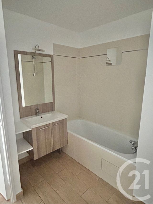 Appartement F3 &agrave; louer - 3 pi&egrave;ces - 56,47 m2 - Villejuif - 94 - ILE-DE-FRANCE