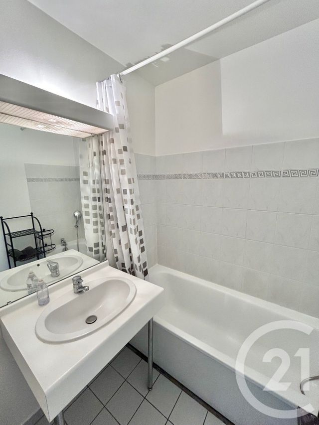 Appartement F2 &agrave; louer - 2 pi&egrave;ces - 38,59 m2 - Le Kremlin Bicetre - 94 - ILE-DE-FRANCE