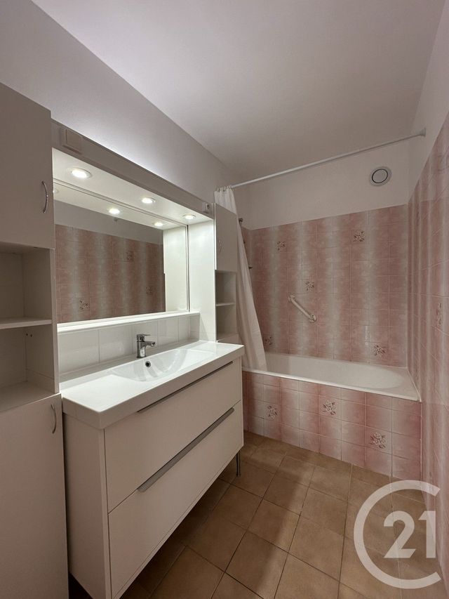 Appartement F4 à louer - 4 pièces - 76,99 m2 - Villejuif - 94 - ILE-DE-FRANCE