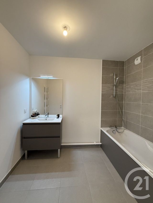 Appartement F3 &agrave; louer - 3 pi&egrave;ces - 64,63 m2 - Vitry Sur Seine - 94 - ILE-DE-FRANCE